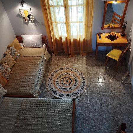 Smaragdi Rooms And Studios Skopelos Town Room photo