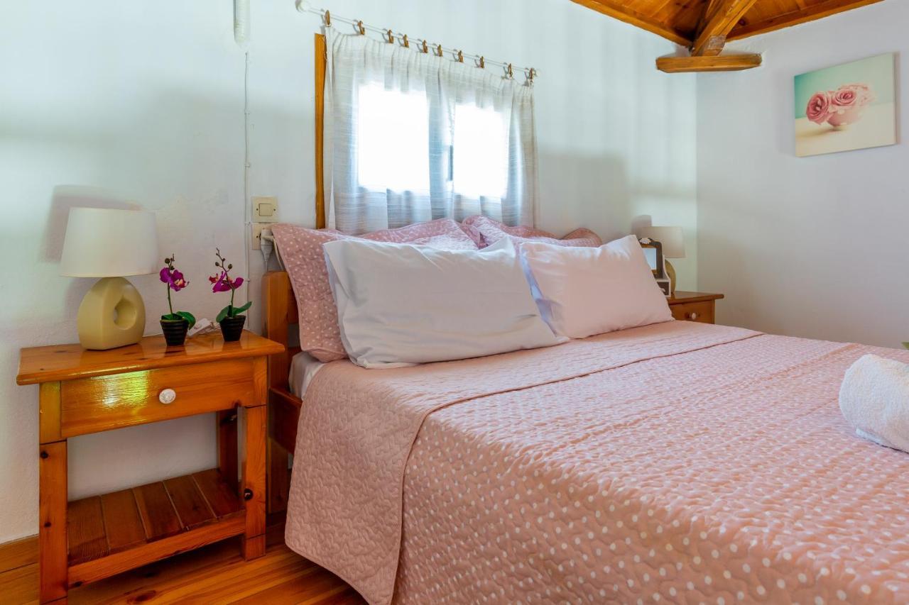 Smaragdi Rooms And Studios Skopelos Town Exterior photo
