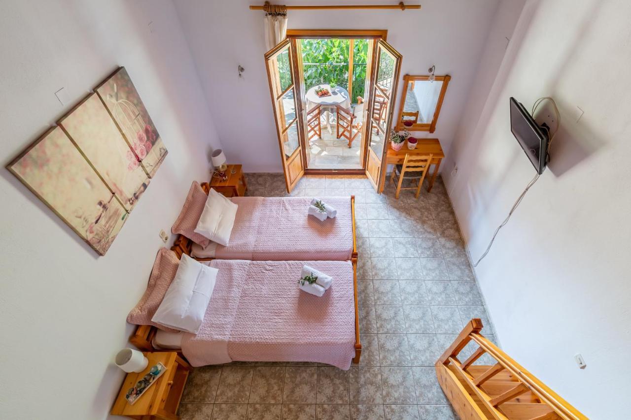 Smaragdi Rooms And Studios Skopelos Town Exterior photo