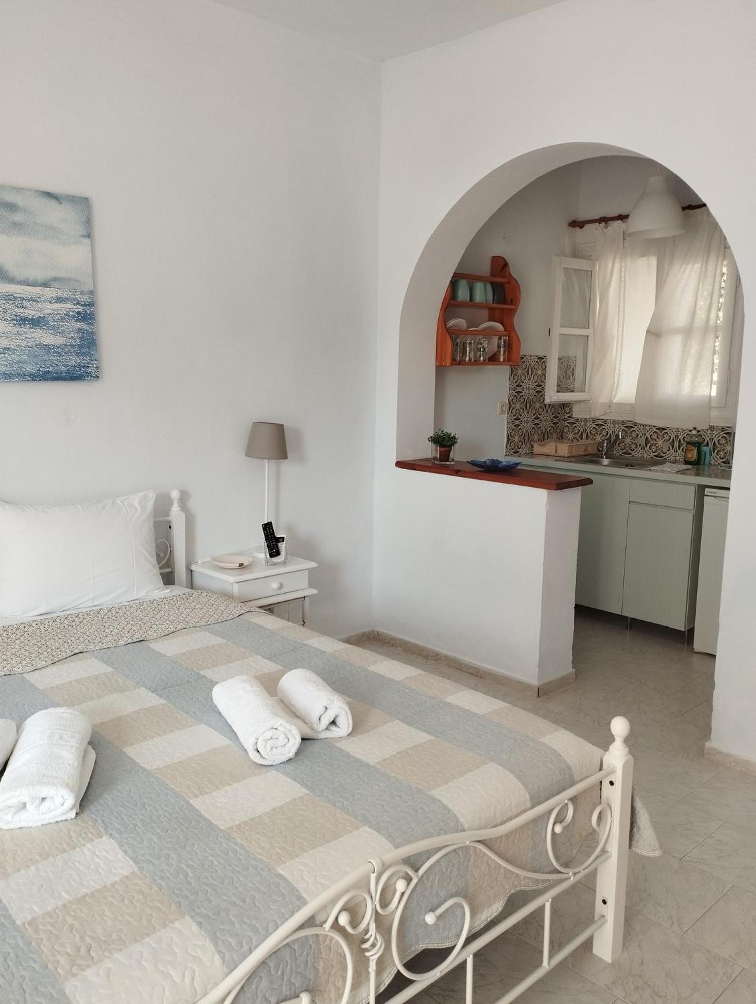 Smaragdi Rooms And Studios Skopelos Town Room photo