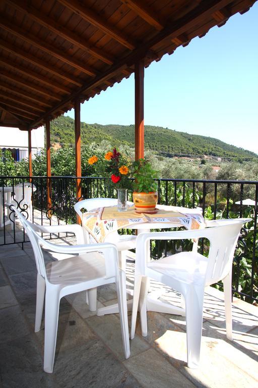 Smaragdi Rooms And Studios Skopelos Town Exterior photo