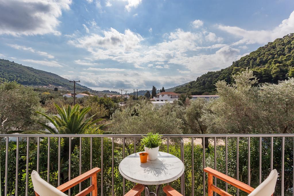 Smaragdi Rooms And Studios Skopelos Town Exterior photo