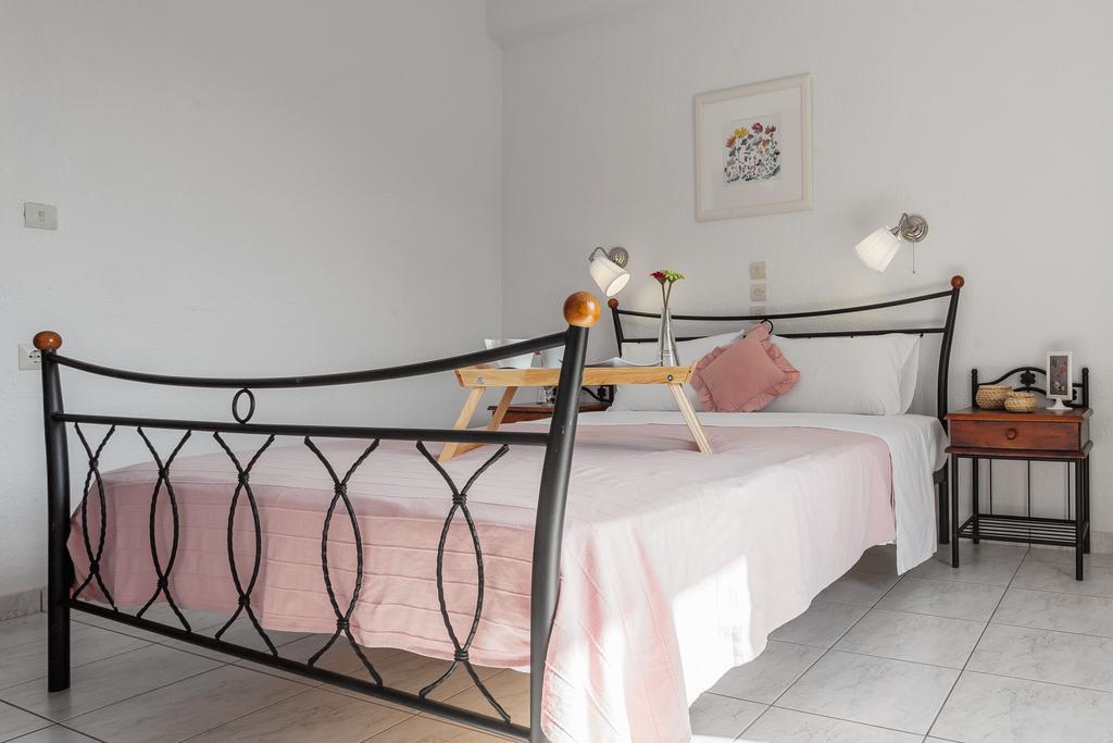 Smaragdi Rooms And Studios Skopelos Town Exterior photo