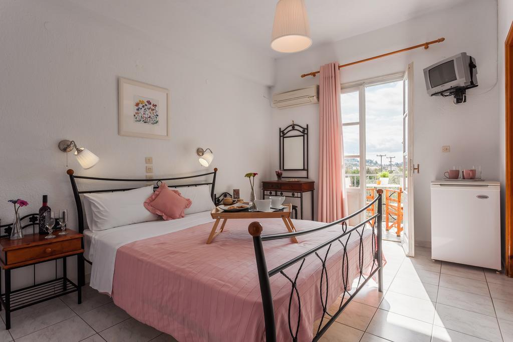 Smaragdi Rooms And Studios Skopelos Town Exterior photo