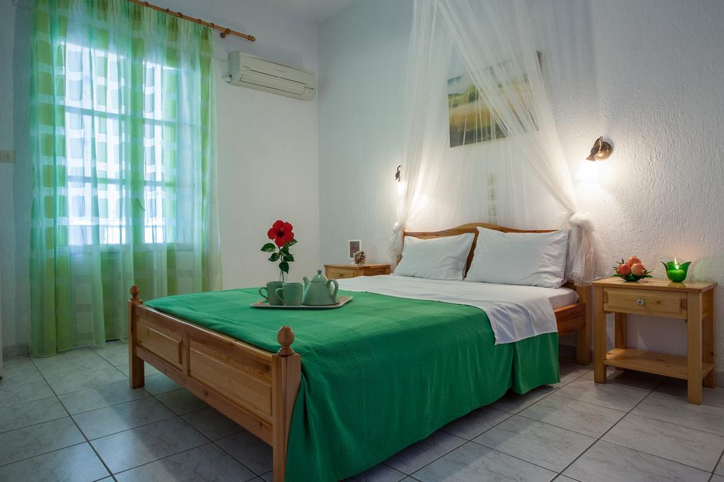 Smaragdi Rooms And Studios Skopelos Town Exterior photo