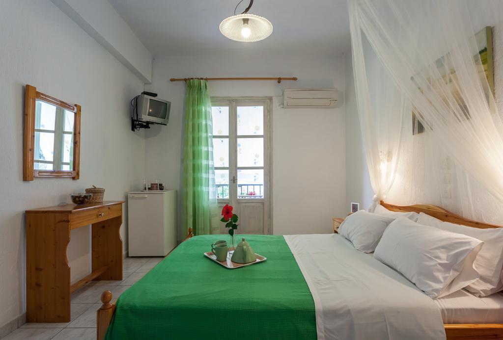 Smaragdi Rooms And Studios Skopelos Town Exterior photo
