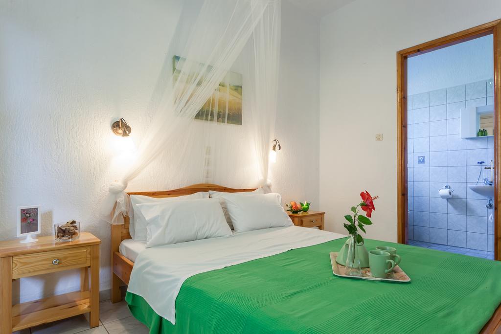 Smaragdi Rooms And Studios Skopelos Town Exterior photo