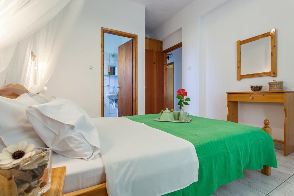 Smaragdi Rooms And Studios Skopelos Town Exterior photo