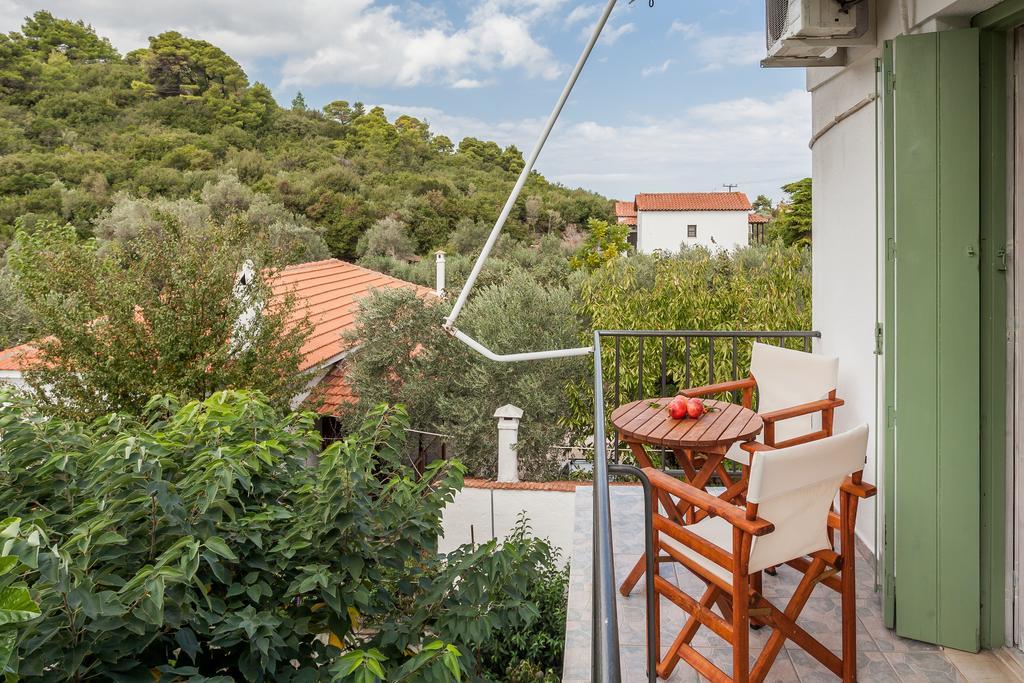 Smaragdi Rooms And Studios Skopelos Town Exterior photo