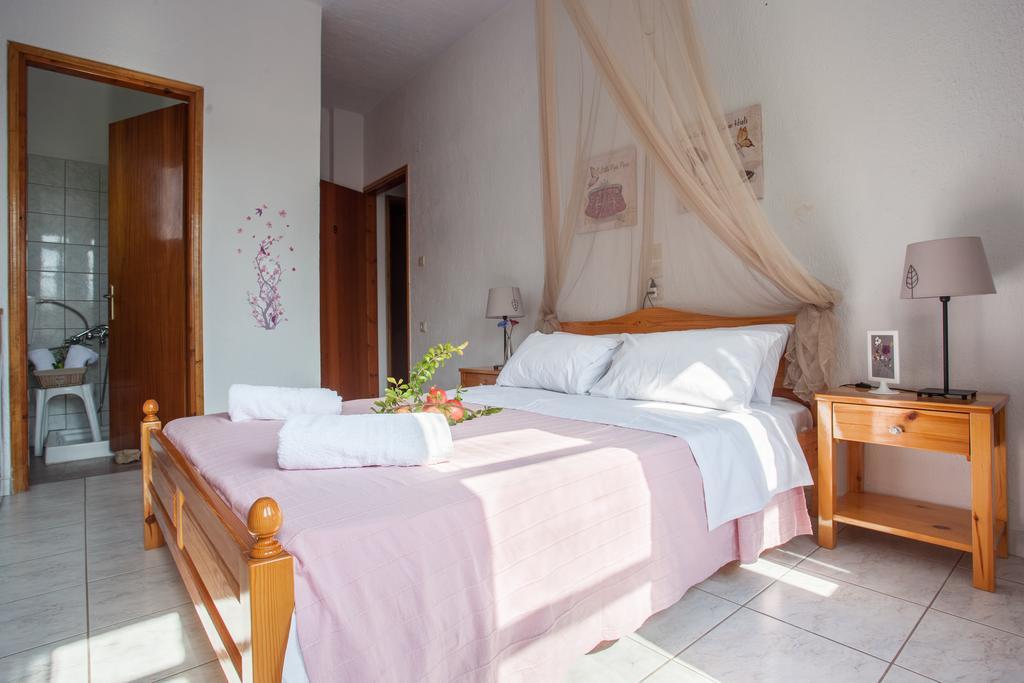 Smaragdi Rooms And Studios Skopelos Town Exterior photo