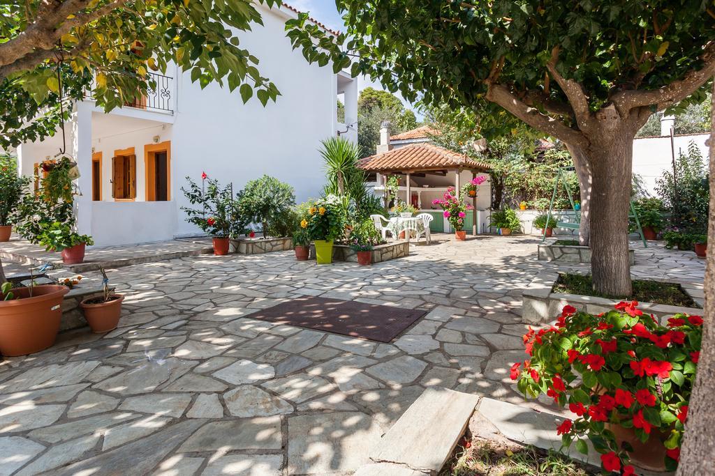 Smaragdi Rooms And Studios Skopelos Town Exterior photo