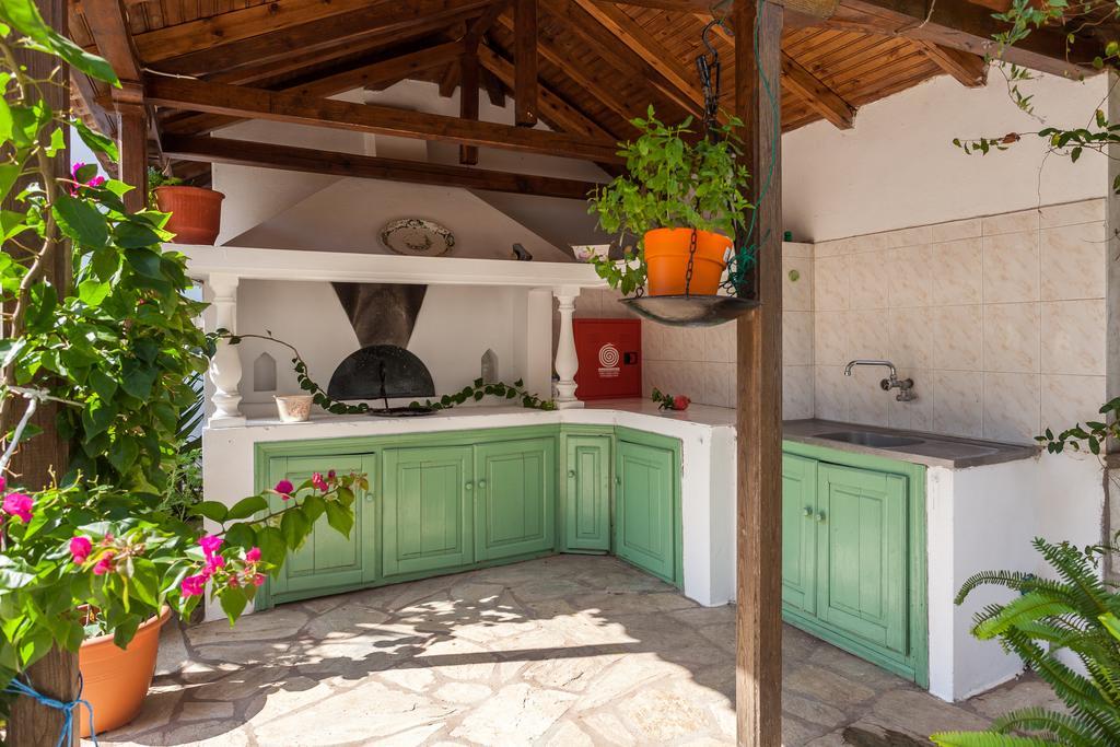 Smaragdi Rooms And Studios Skopelos Town Exterior photo