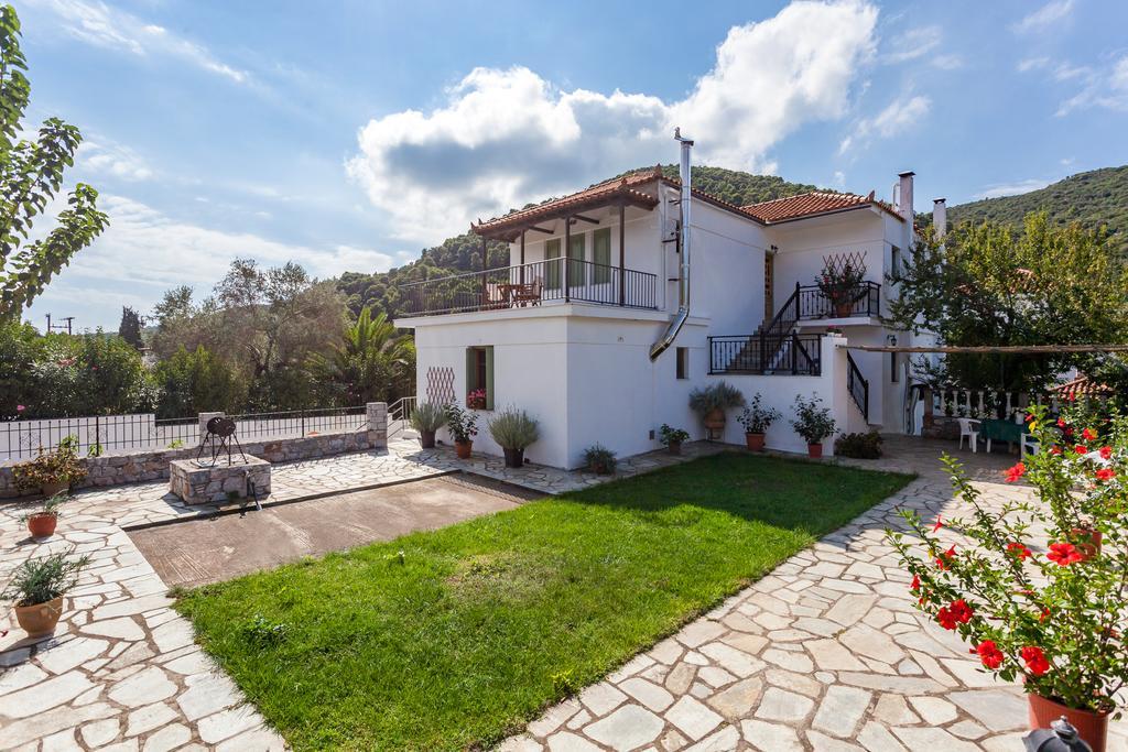 Smaragdi Rooms And Studios Skopelos Town Exterior photo
