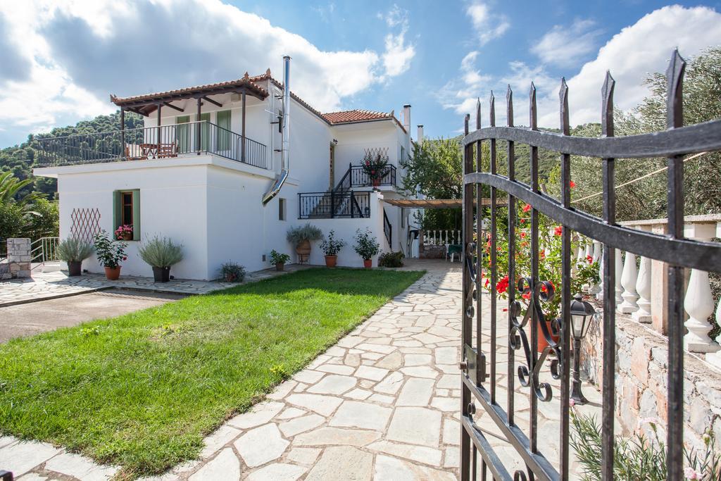Smaragdi Rooms And Studios Skopelos Town Exterior photo